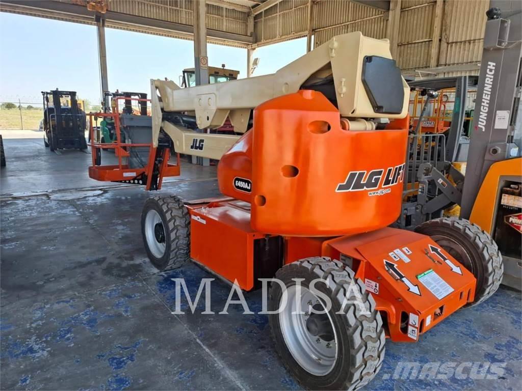 JLG E450AJ Articulated boom lifts