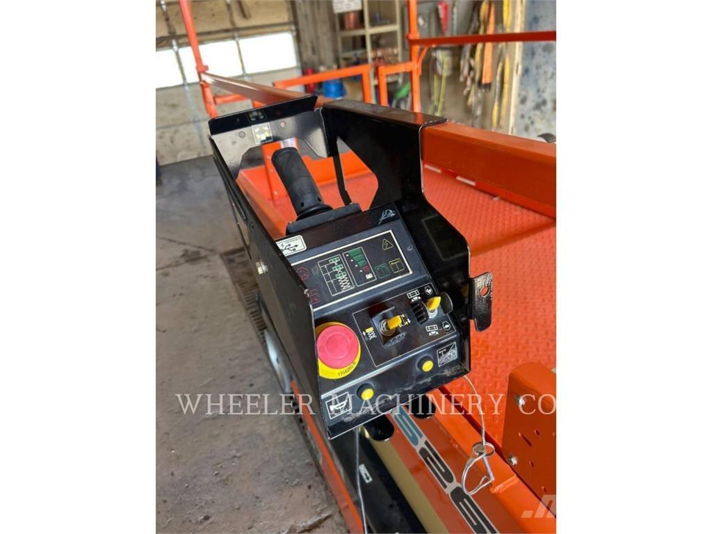 JLG ES2646 Scissor lifts
