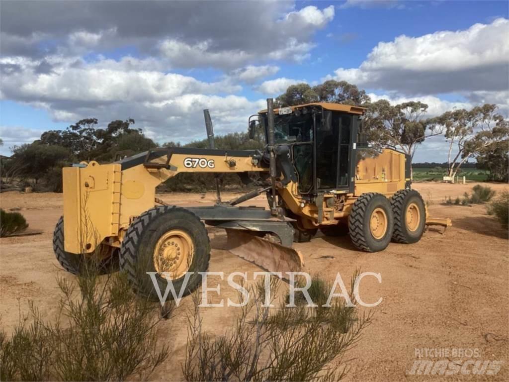 John Deere 670G Graders