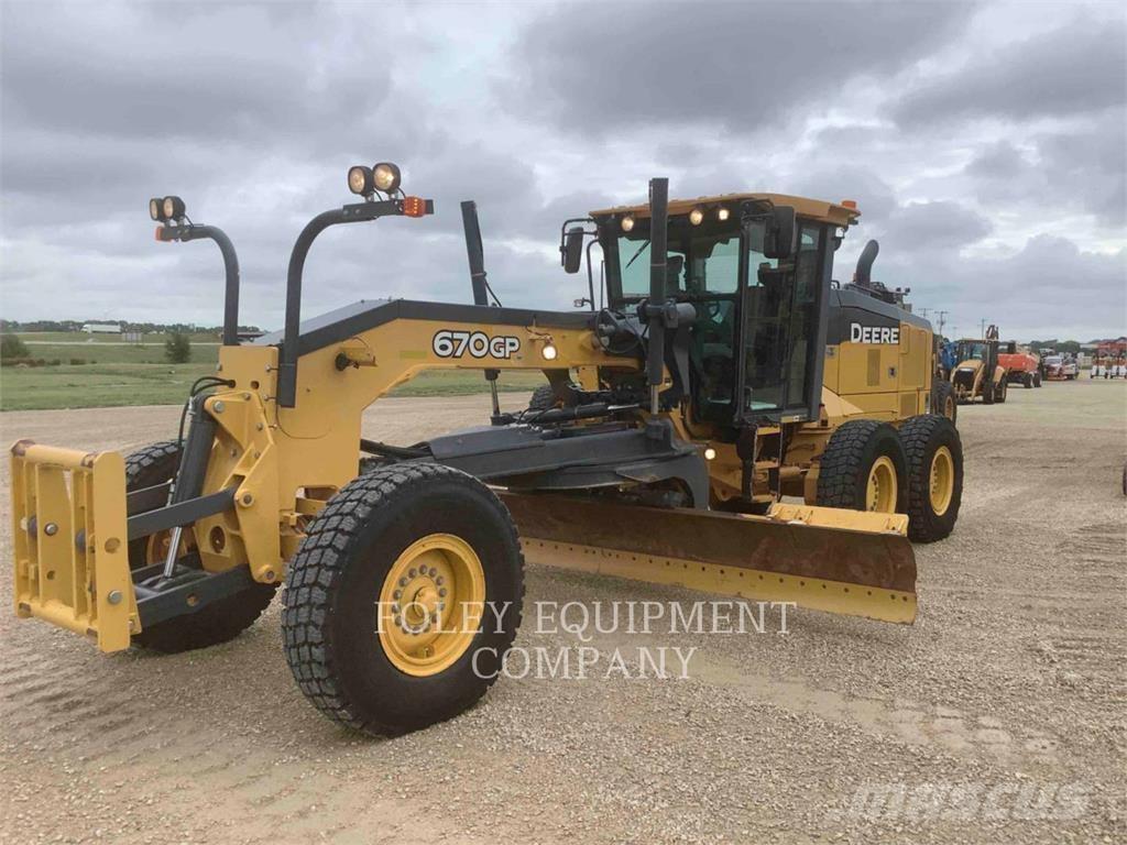 John Deere 670GP Graders
