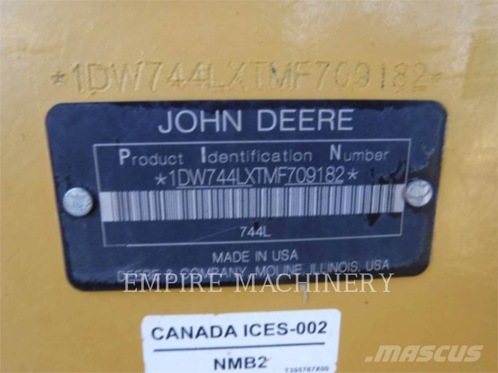 John Deere 744L Wheel loaders