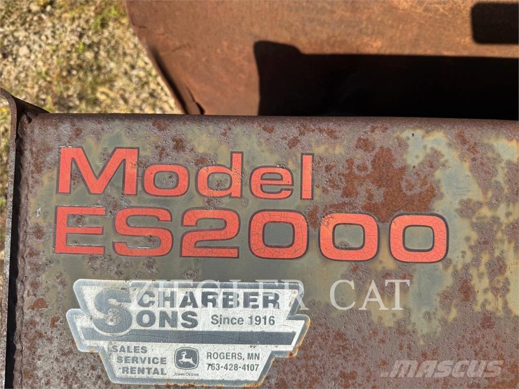 John Deere & CO. 325 Skid steer loaders