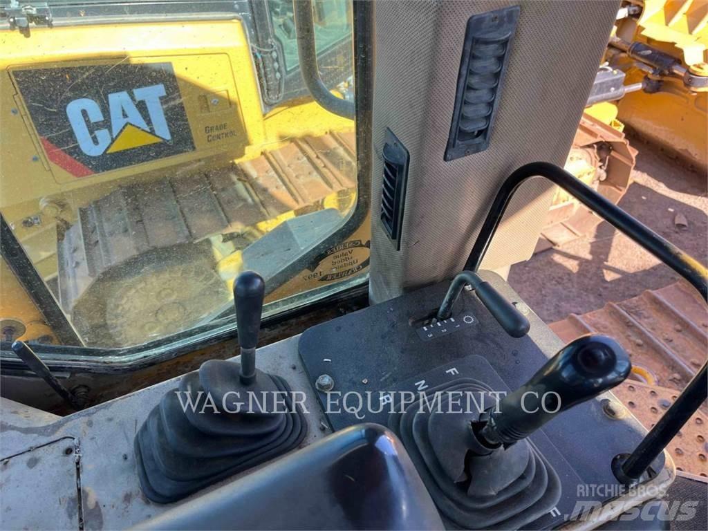John Deere & CO. 750C LT Crawler dozers