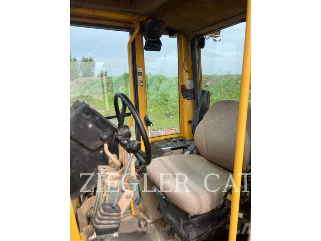 John Deere & CO. 770CH Graders