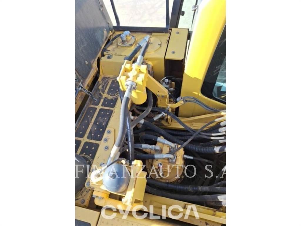 Komatsu PC490 Crawler excavators