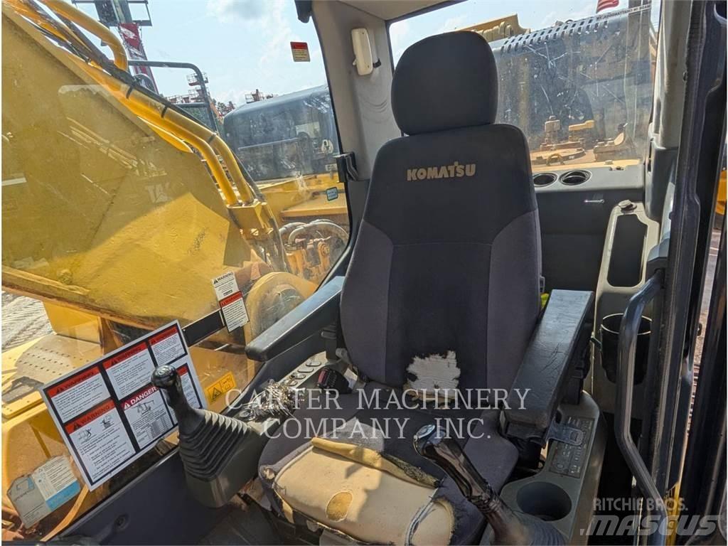 Komatsu PC490 Crawler excavators