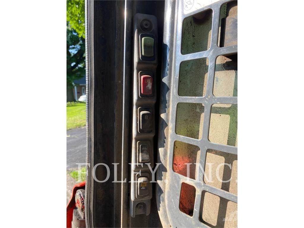 Kubota SSV75 Skid steer loaders