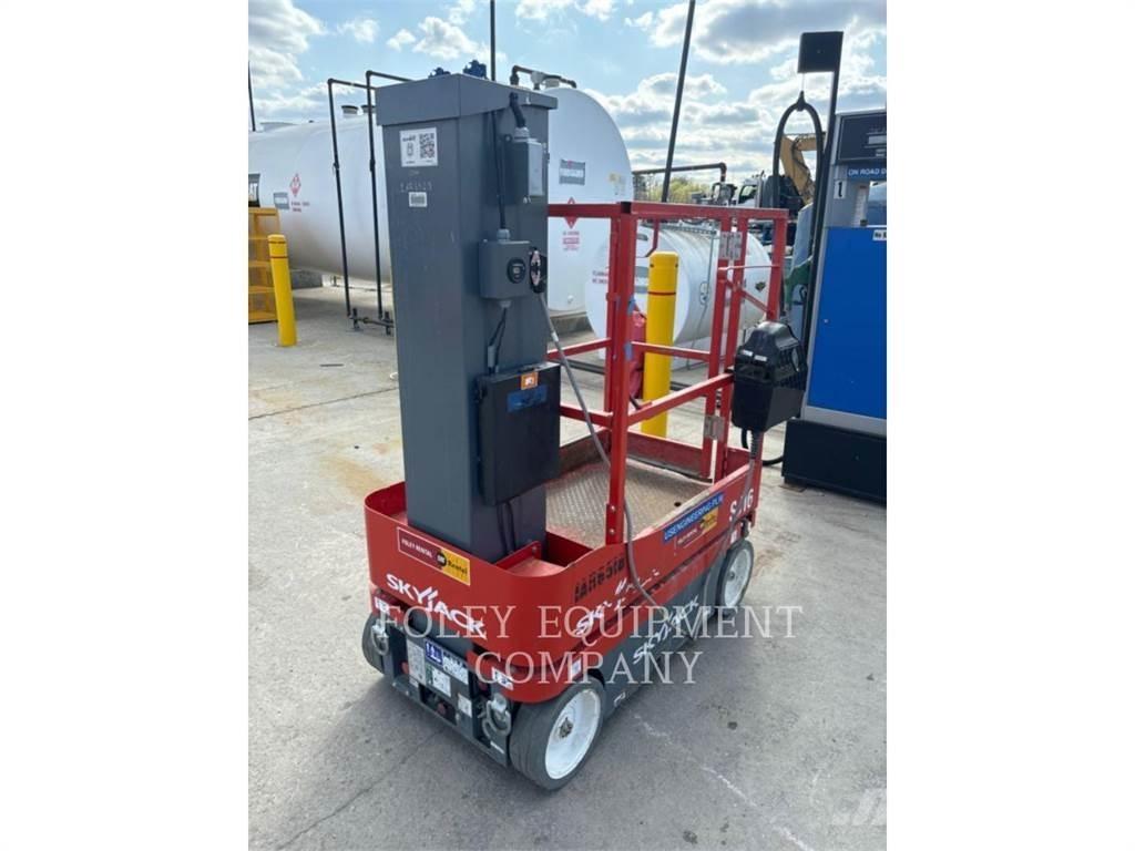 Skyjack SJ16 Scissor lifts