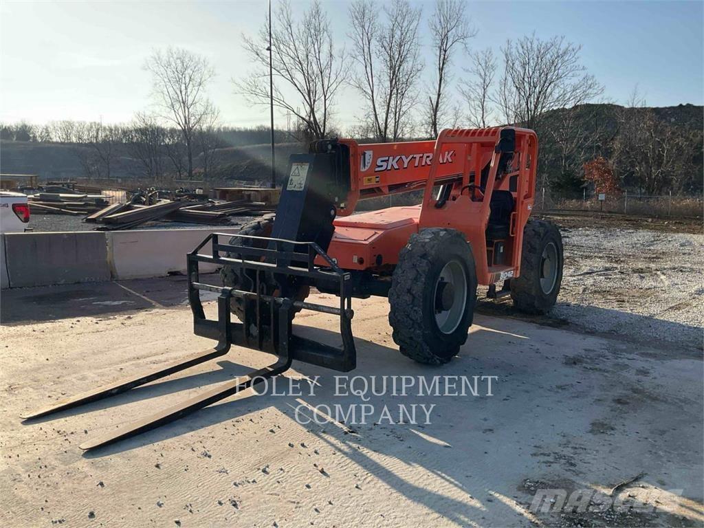 SkyTrak 8042 Telescopic handlers