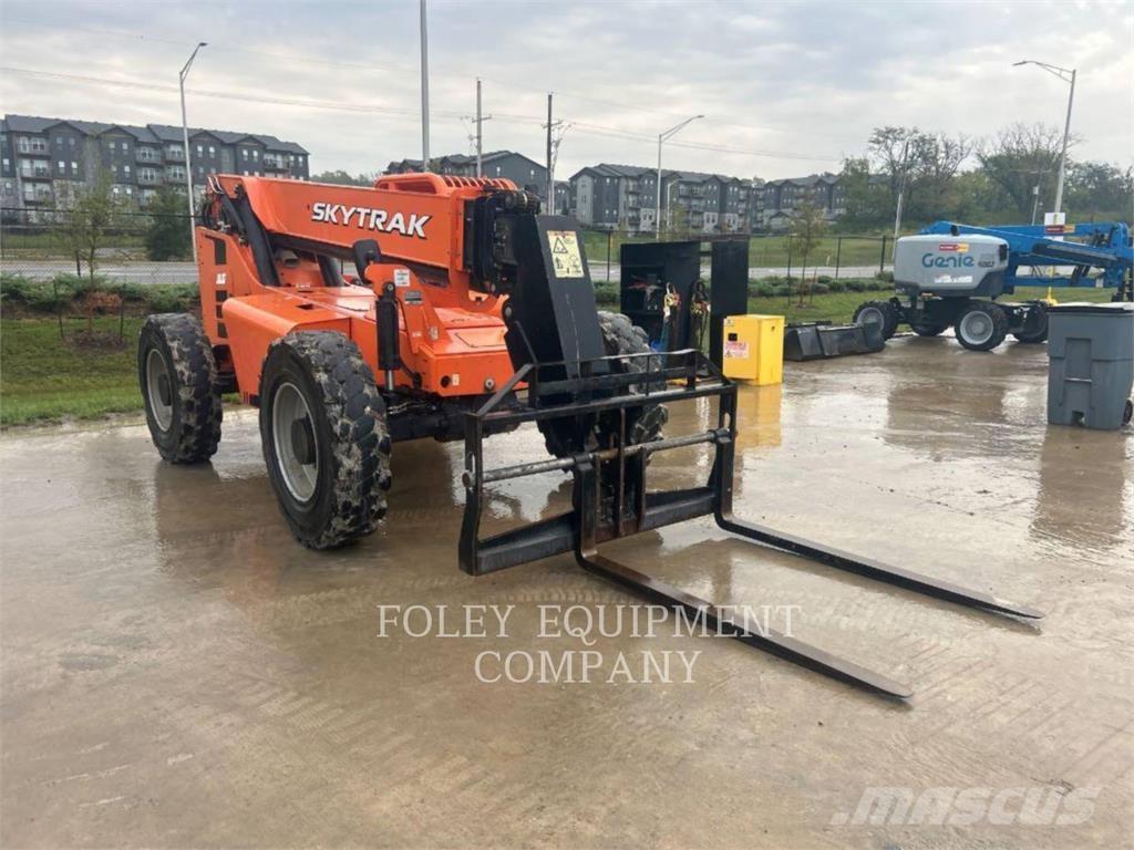 SkyTrak 8042O Telescopic handlers