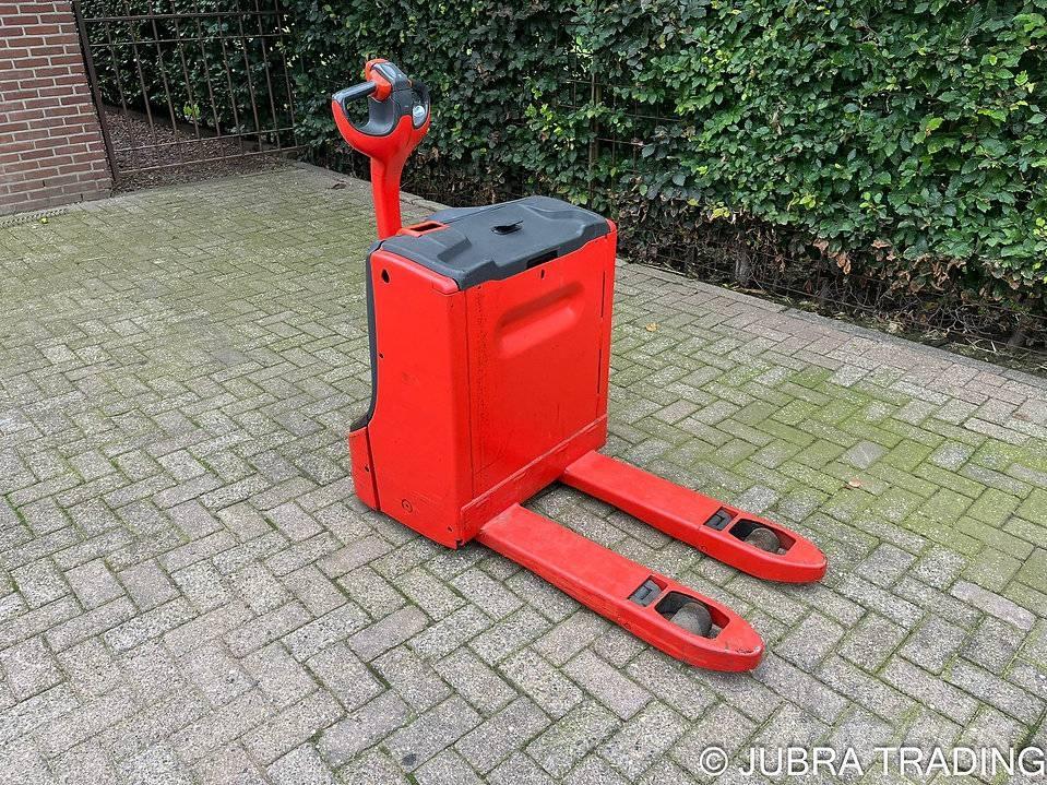 Linde T16 Pedestrian stacker