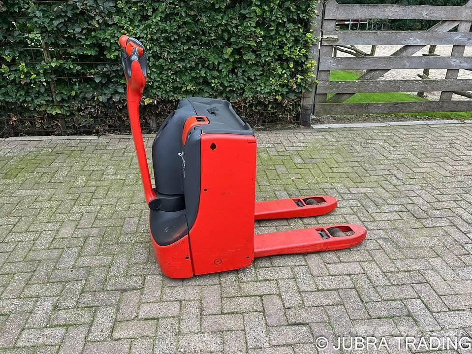 Linde T16 Pedestrian stacker