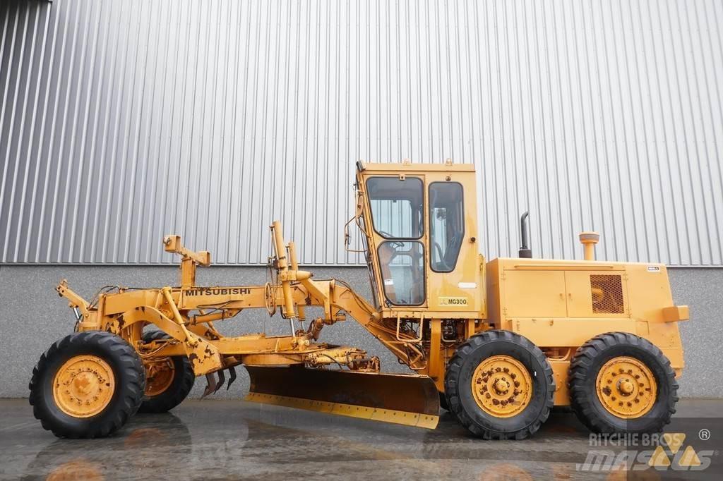 Mitsubishi MG300 Graders