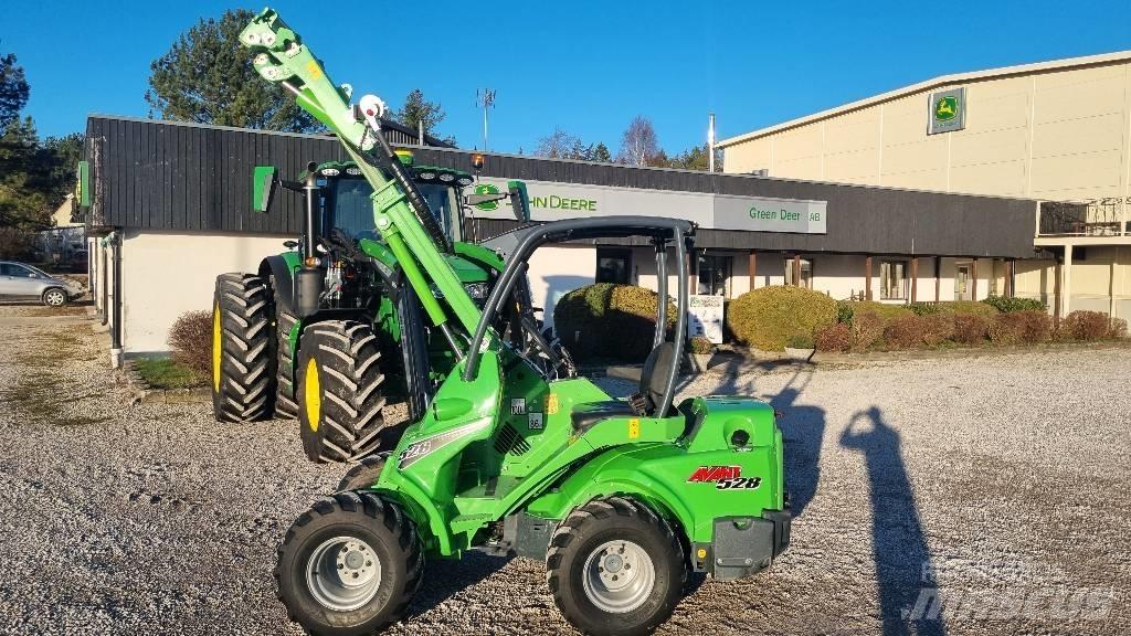 Avant 528 Skid steer loaders