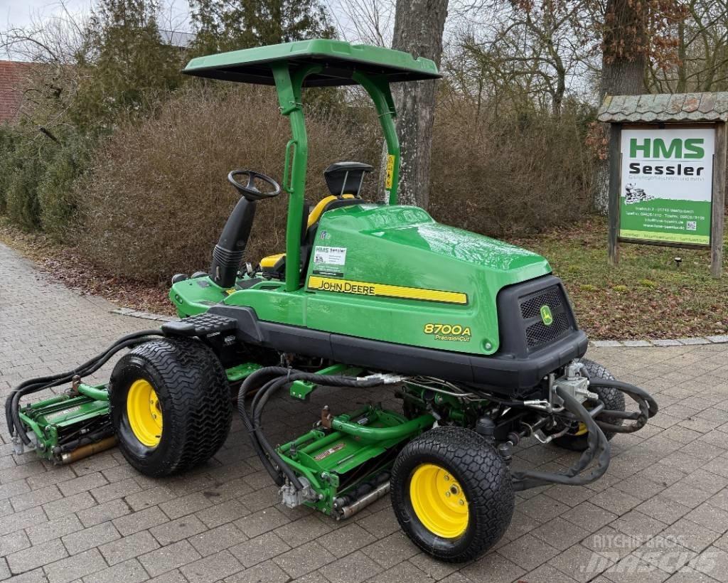 John Deere 8700 A Fairway mowers
