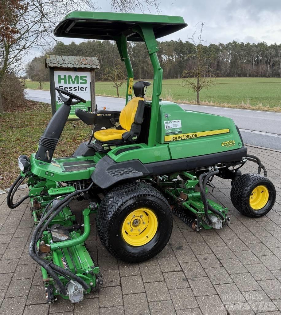 John Deere 8700 A Fairway mowers