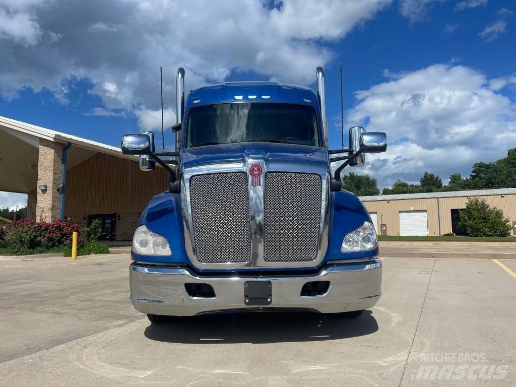 Kenworth T 680 Prime Movers