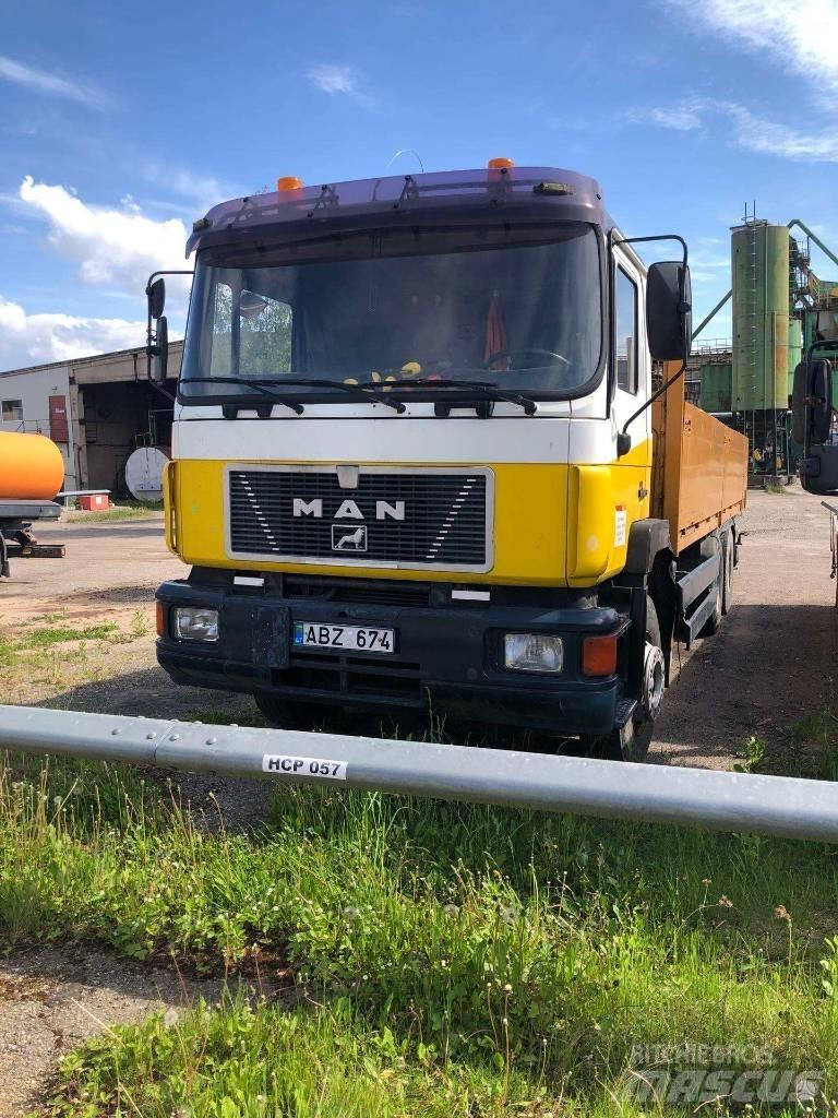 MAN 26.322 Truck mounted cranes