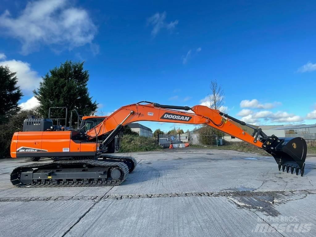Doosan DX225LC-7 Crawler excavators