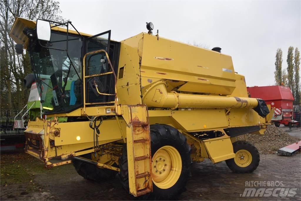 New Holland TF 42 Combine harvesters