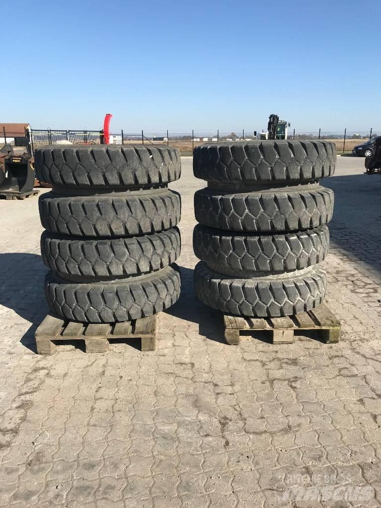 Dunlop 365/80R20 Tyres, wheels and rims