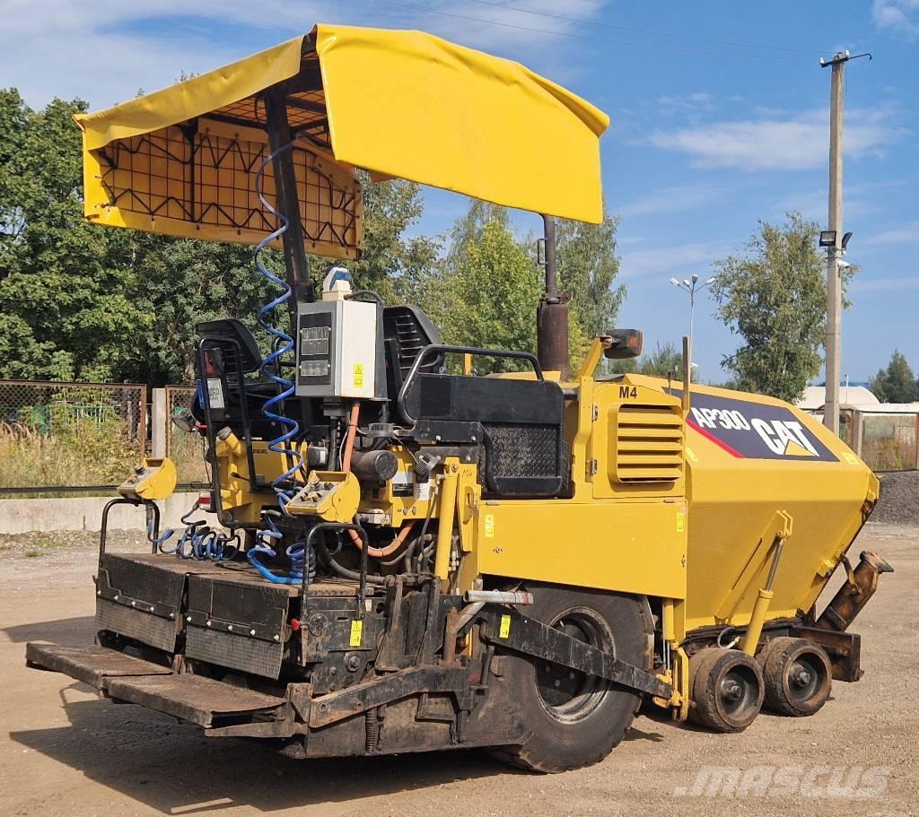 CAT AP300 Asphalt pavers