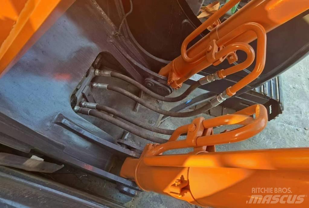 Hitachi ZX 200 Crawler excavators