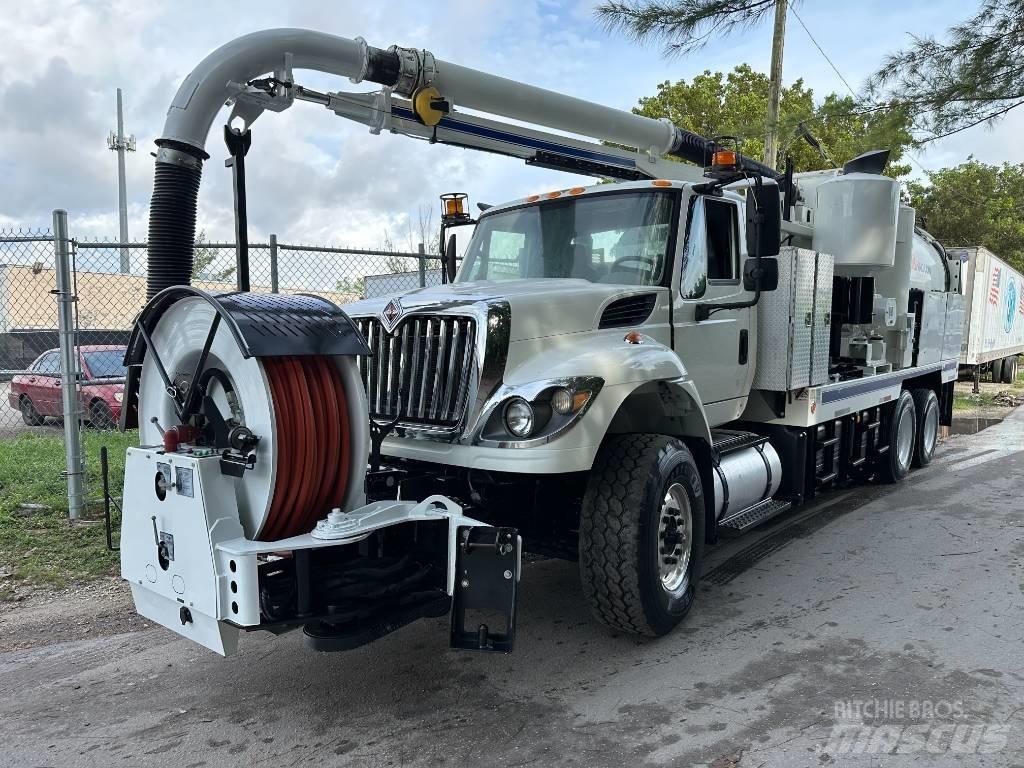 International 7500 Commercial vehicle
