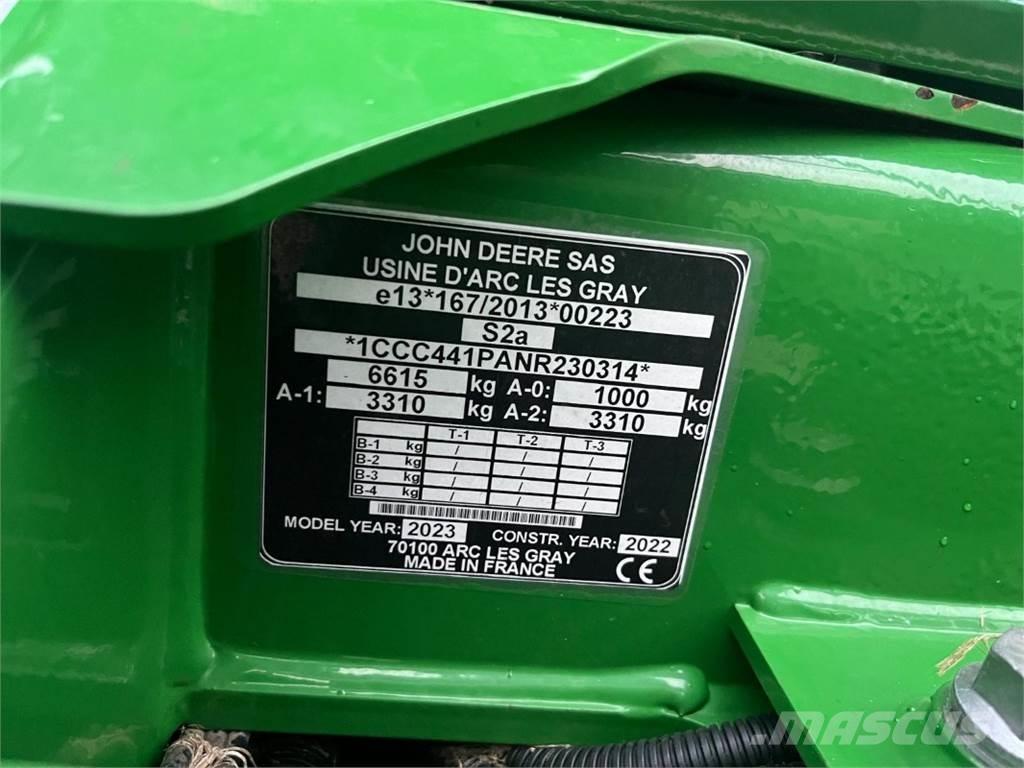 John Deere C441R Farm machinery