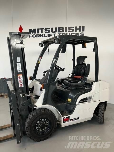 Mitsubishi FD25N3 Diesel trucks