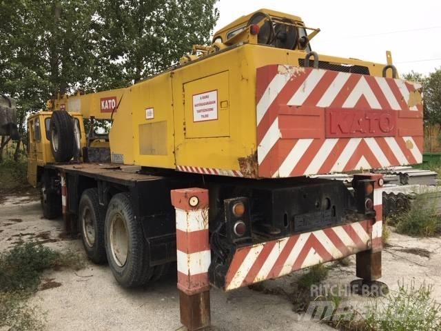 Kato KR 20 Rough terrain cranes