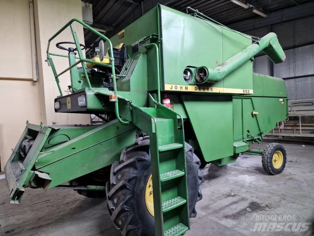 John Deere 952 Combine harvesters