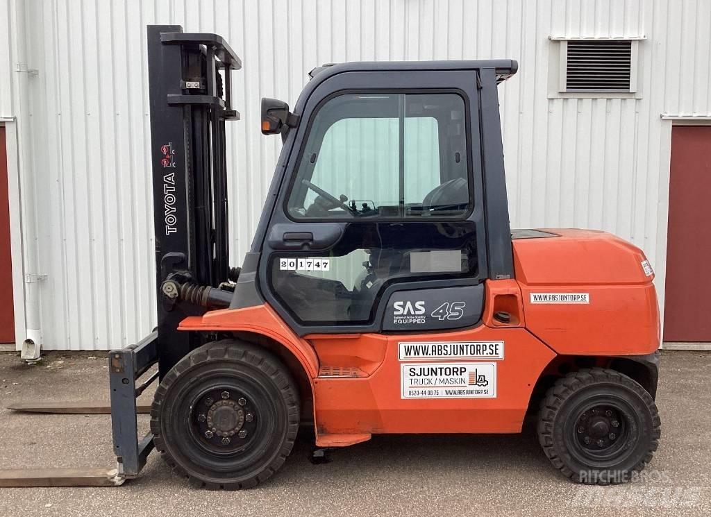 Toyota FD 40 Diesel trucks