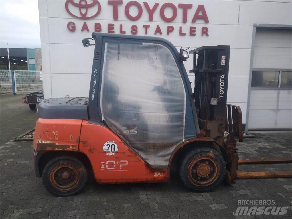 Toyota 40-8FD40N Diesel trucks