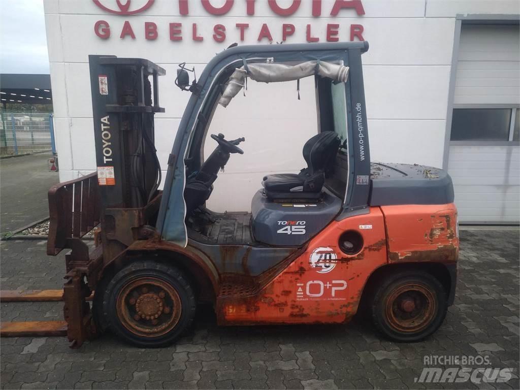 Toyota 40-8FD40N Diesel trucks