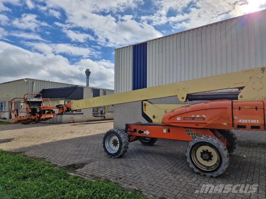 JLG E600 Articulated boom lifts