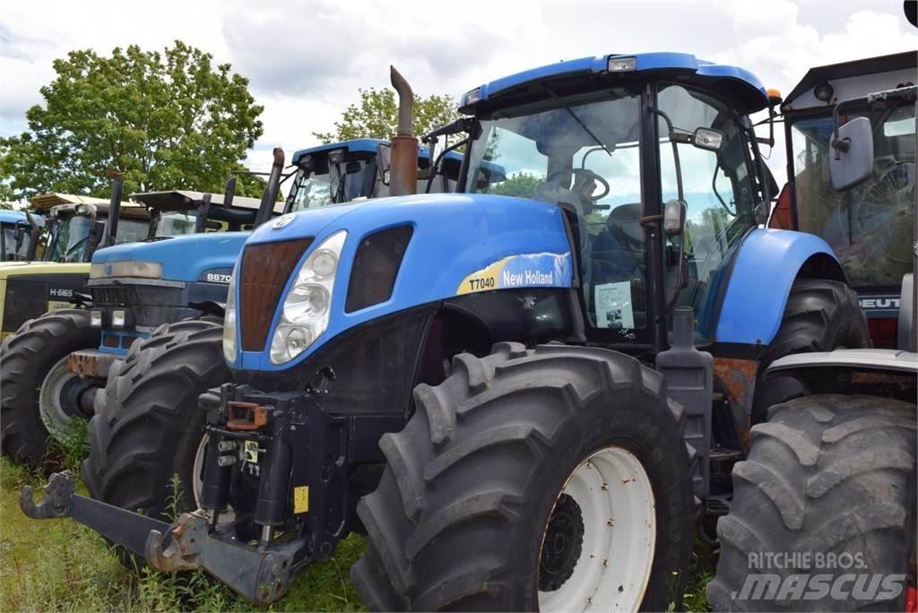 New Holland T 7040 Tractors