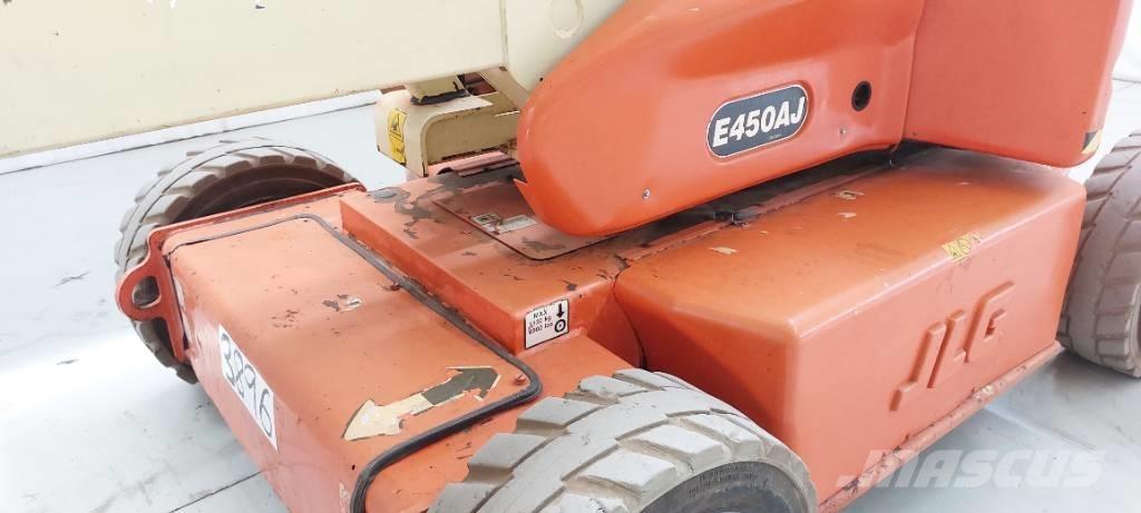 JLG E 450 AJ Articulated boom lifts