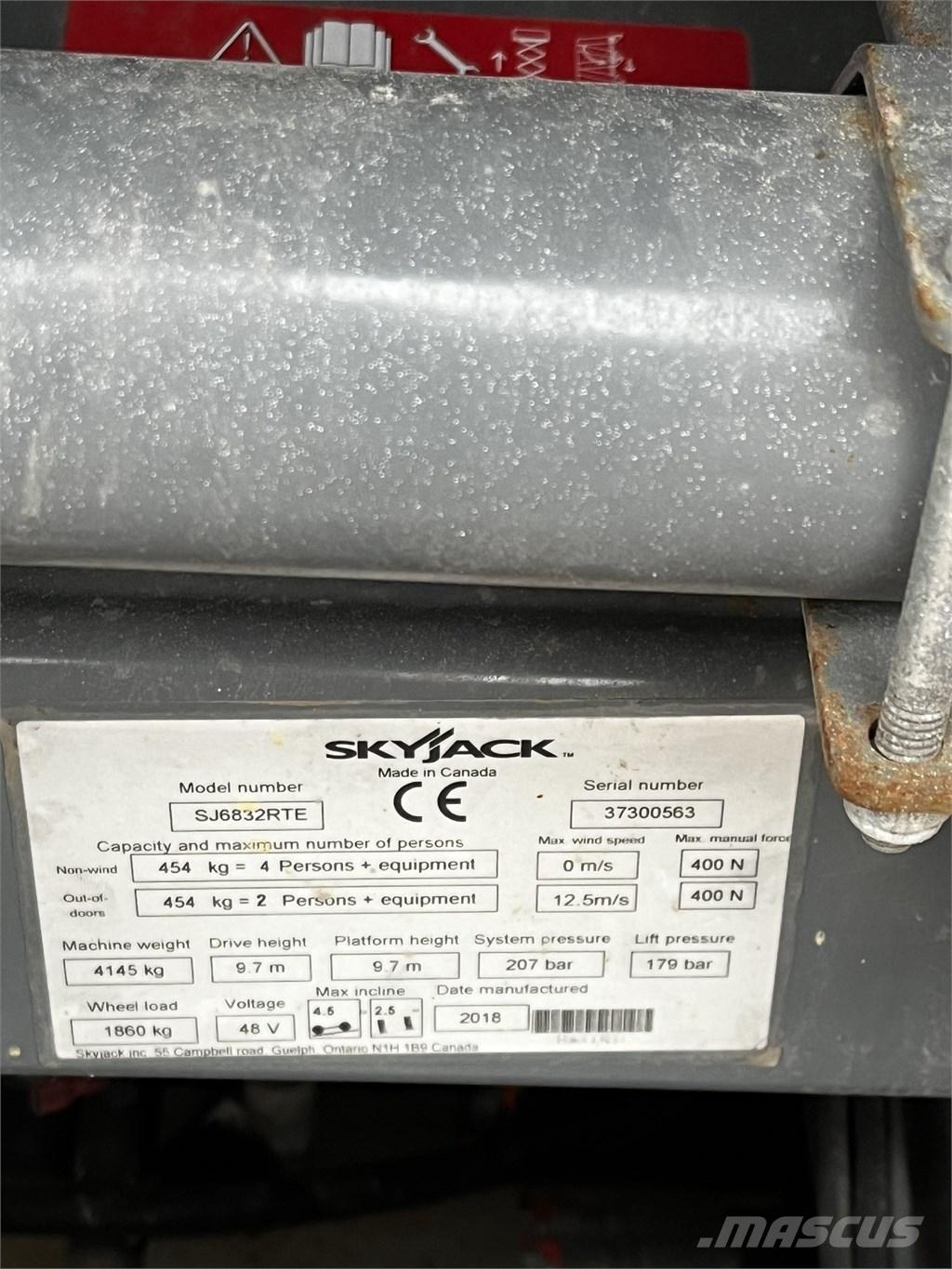 SkyJack SJ 6832 RTE Scissor lifts