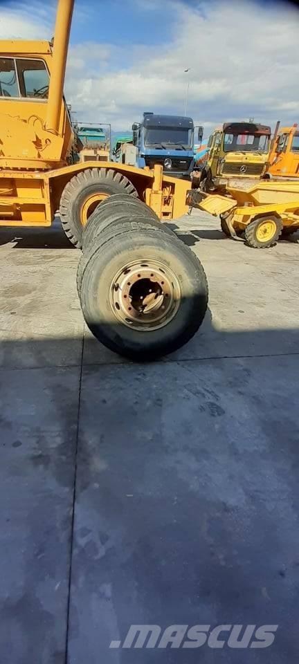 Bridgestone 13R22.5 Tyres, wheels and rims