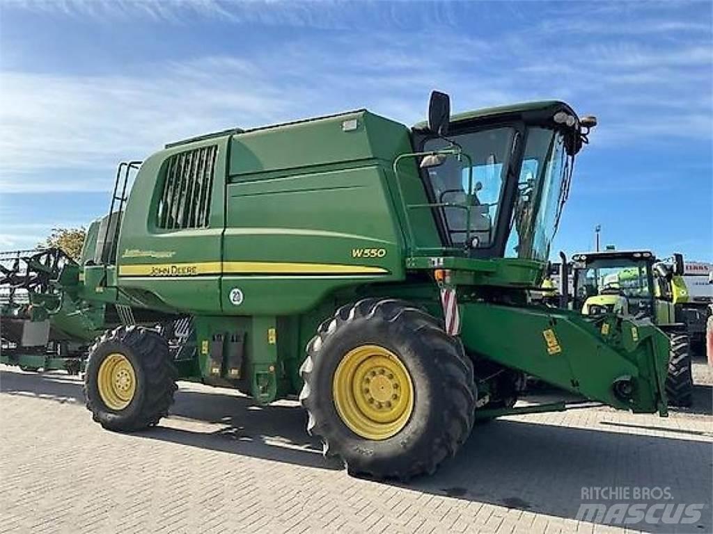 John Deere W550 Combine harvesters