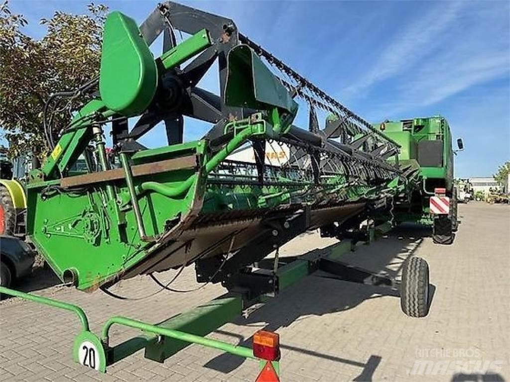 John Deere W550 Combine harvesters