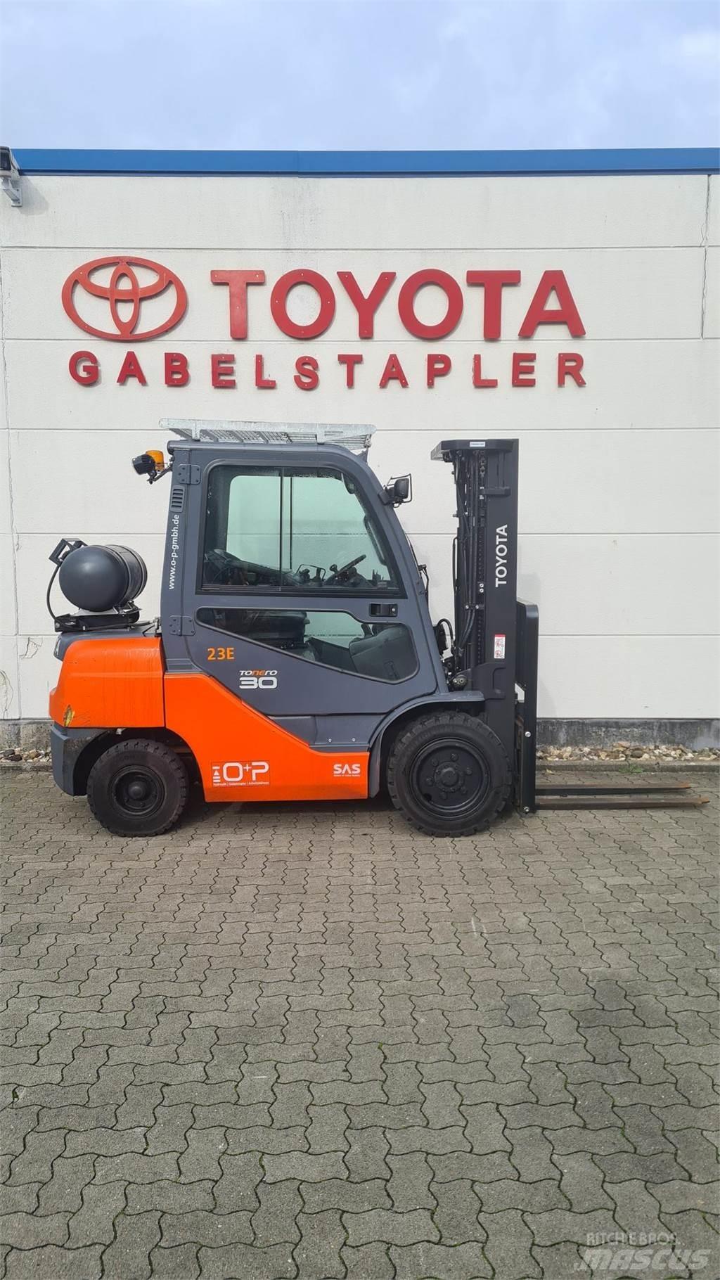 Toyota 02-8FGF30 LPG trucks