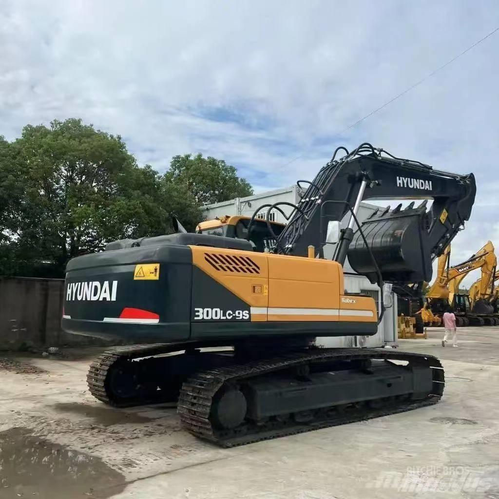 Hyundai 300-9 Crawler excavators