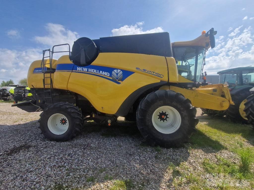 New Holland CX 8090 Combine harvesters