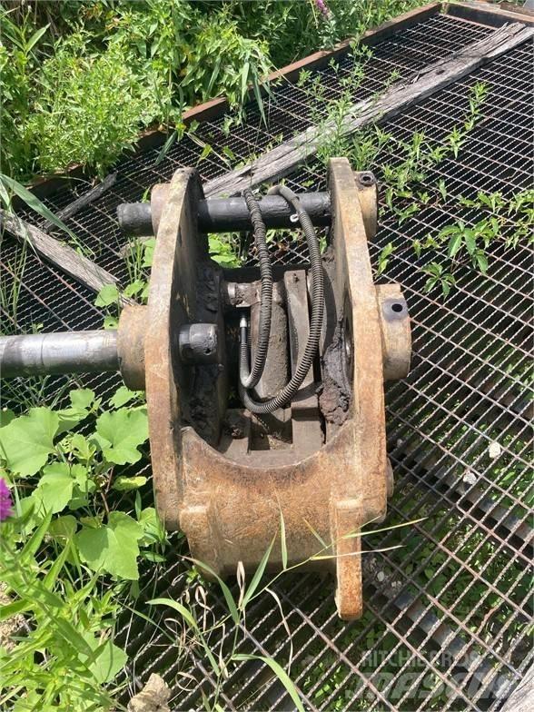 CAT 320 Quick connectors