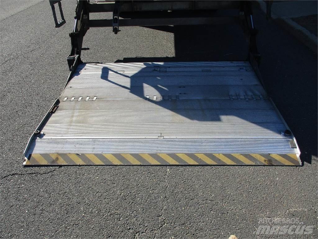 Isuzu NRR Box trucks
