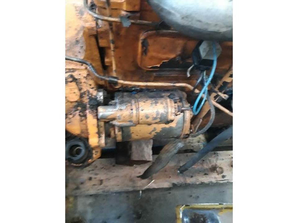 CASE 580G Engines