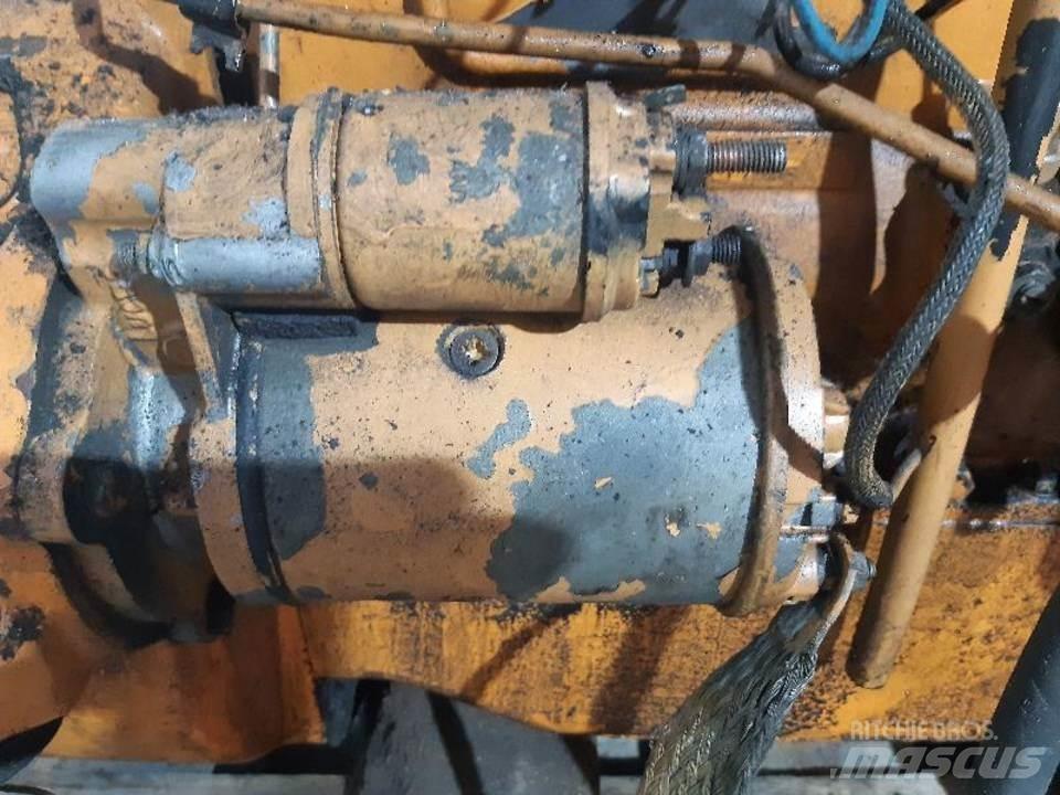 CASE 580G Engines
