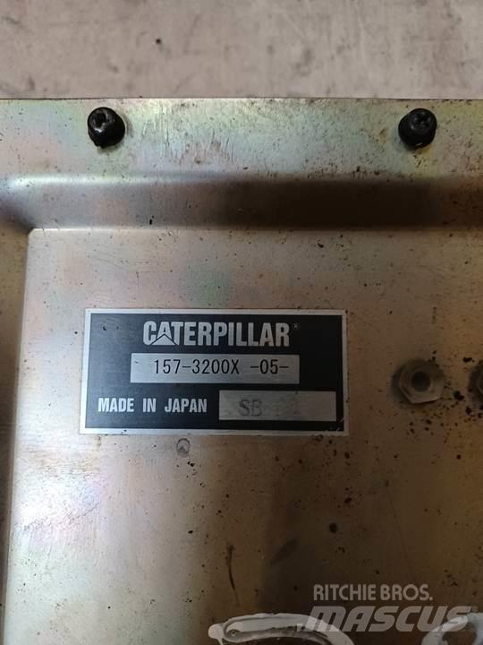 CAT 318C Cabins and interior
